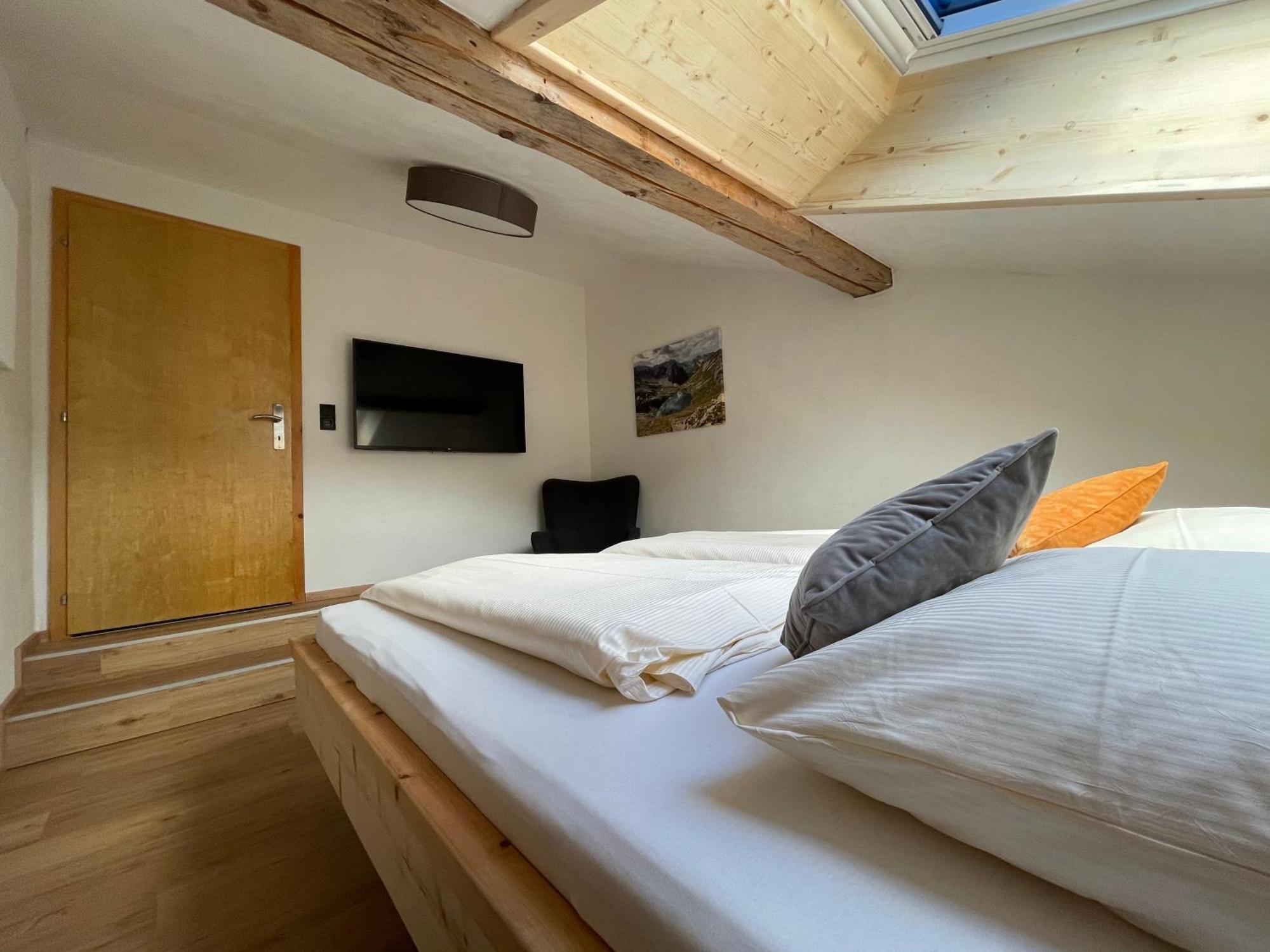 Haus Walch Bed and Breakfast Elbigenalp Rum bild