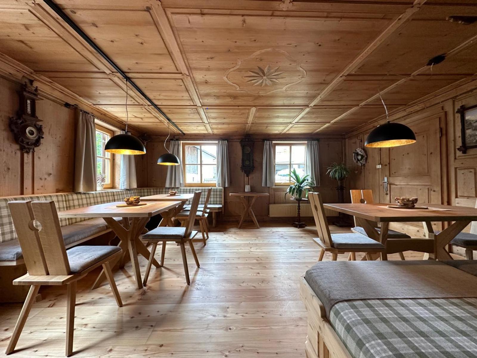Haus Walch Bed and Breakfast Elbigenalp Exteriör bild